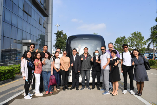 聚焦！外媒代表团走进金年会中国jinnian客车，感受民族品牌智造与创新